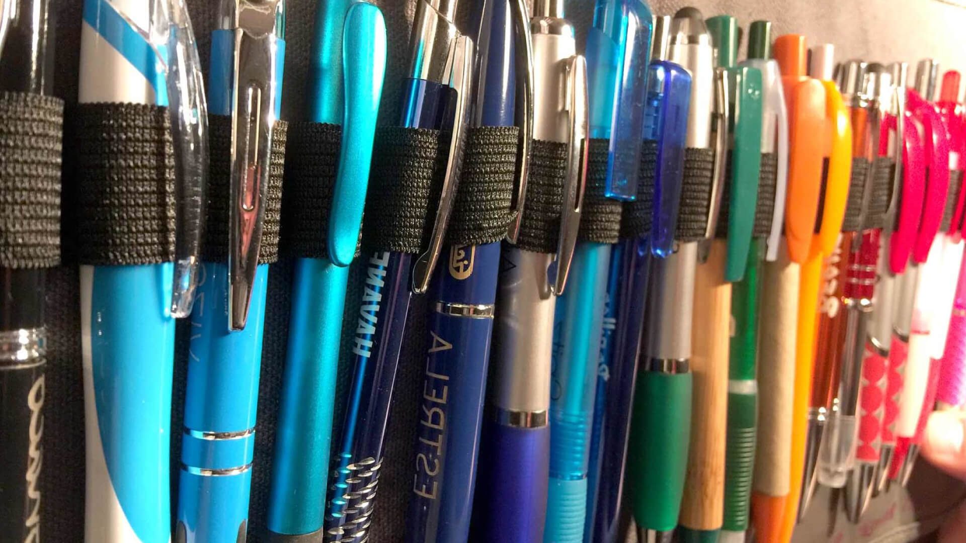 different colors of promotional pens